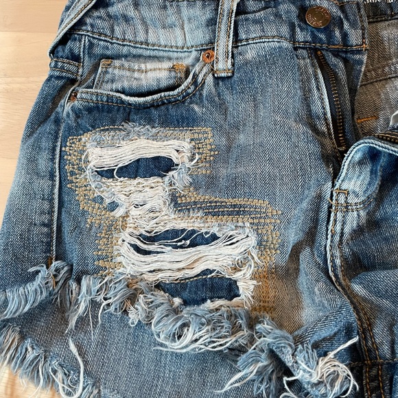 ☀️ EUC Mossimo Distressed High Rise Jean Shorts Size 2/26 - Picture 5 of 7